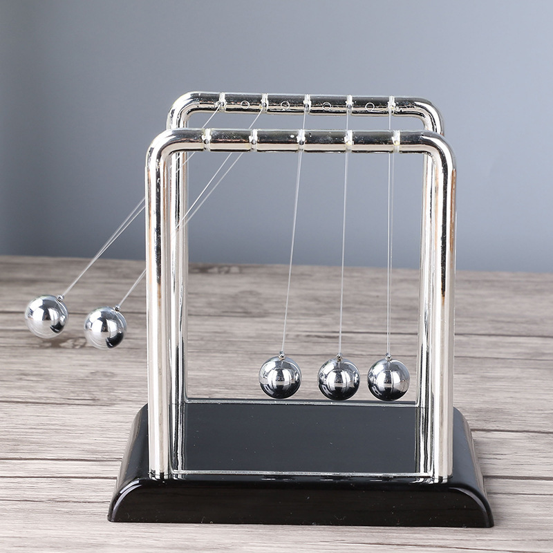 Mini estatuilla de péndulo de  - Newton Cradle Large reseña y precio